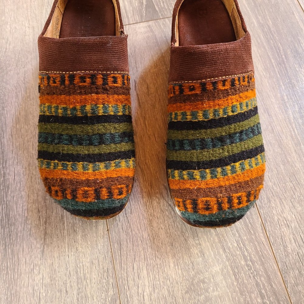 Colorful Striped Women's Shoes - Picture 2 of 9